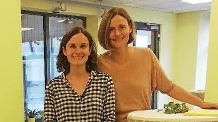 Die hauptamtlichen Mitarbeiterinnen Lea Beifu&szlig; (l.) und Katja Kreuz