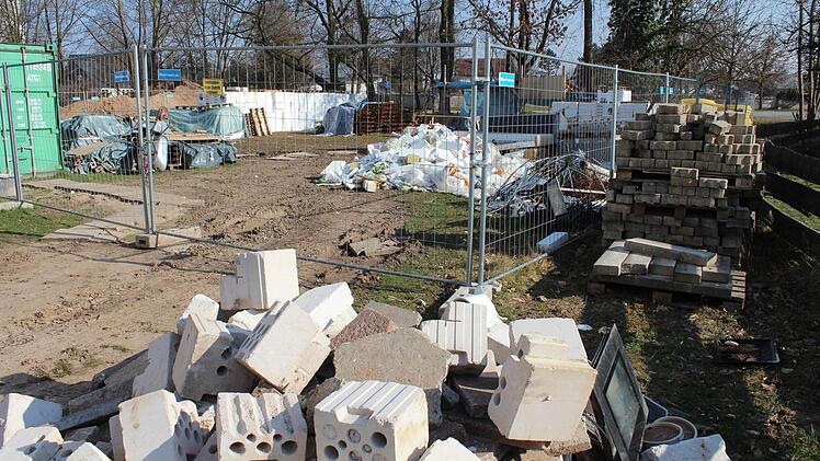 Hier war vor dem Sanierungsbeginn ein parkähnlicher Garten. Foto: Andreas Dorsch