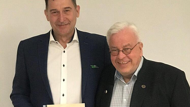 Von links: Alexander Zöller und Rhönklub-Präsident Jürgen Reinhardt
