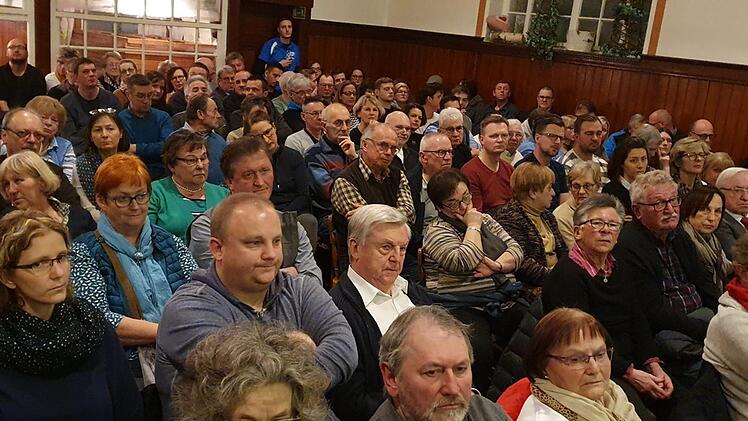 Viele Bürger fanden sich zu der Veranstaltung im Gasthof Häublein ein.