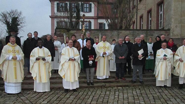 Ein starkes Team für neue Strukturen bilden Moderator, Koordinator, die Teampfarrer und zahlreiche bisher Mitwirkende, die zum Gelingen des Pastoralen Raum bereitstehen.