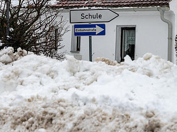 Gef&auml;hrliche Stra&szlig;en, Einsturzgefahr: Bayerns Schulen bleiben am Montag teilweise geschlossen