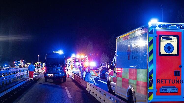 Messerangriff auf der Autobahn - mehrere Verletzte auf A73