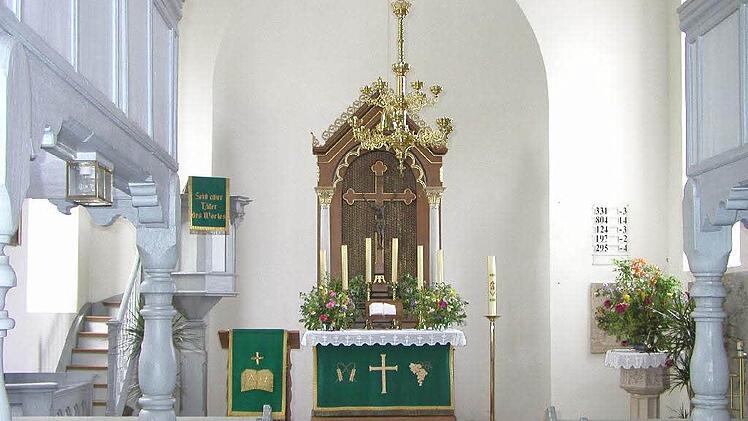 Einfach, aber schön wirkt die Kirche von Birkenfeld im Innern. Alle Fotos: Schmidt