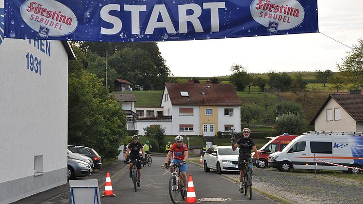 Impressionen von  der Abschlussveranstaltung des diesjährigen "Hessisch-Bayerischen Rad-Vierers" in Kothen. Foto: Petra Heurich