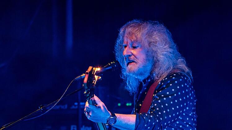 Barclay James Harvest feat. Les Holroyd