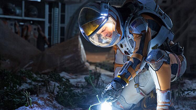 Mit viel Einfallsreichtum richtet sich Mark Watney (Matt Damon) auf dem Mars ein und sorgt f&uuml;r sein &Uuml;berleben - muss aber auch immer wieder R&uuml;ckschl&auml;ge einstecken.