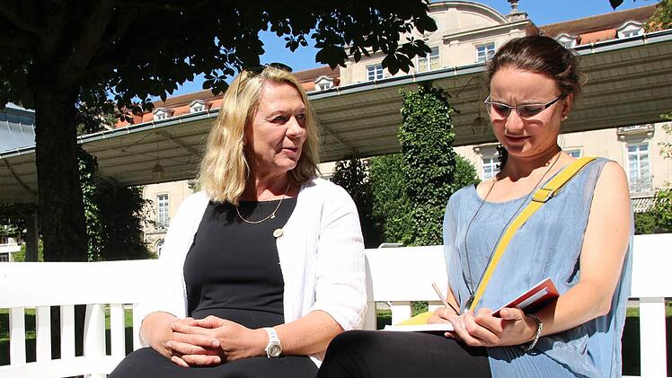 Sommerinterview: Kurdirektorin Andrea Schallenkammer im Gespräch mit Redakteurin Ulrike Müller. Foto: Benedikt Borst