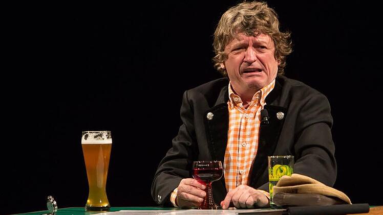 Der Mann muss leiden: Dr. Göbel, eine der Figuren, in die Frank-Markus Barwasser auf der Bühne schlüpft. Fotos: Barbara Herbst
