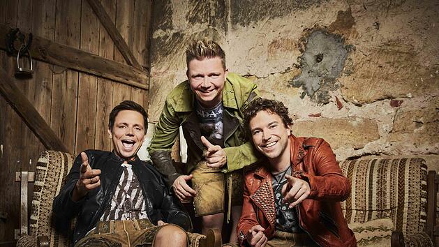 Die Dorfrocker kommen auf ihrer deutschlandweiten Traktor-Konzert-Tour am 15. Juli in ihre fr&auml;nkische Heimat. Das Konzert - die Eintrittskarte z&auml;hlt pro Traktor und zwei Personen - findet auf dem Hof der Familie Hoos in Schw&auml;rzelbach statt.
