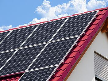 Wir stellen sechs Schlüsselfaktoren vor, die massiv Einfluss auf die Wirtschaftlichkeit deiner Solaranlage nehmen.