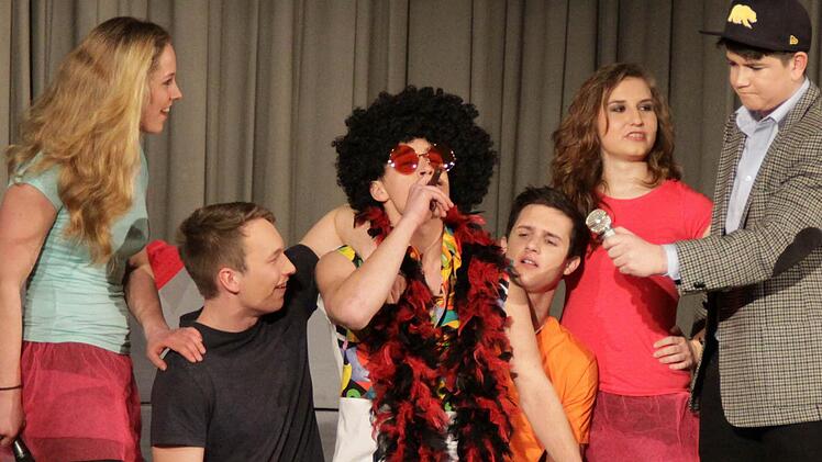 Bruno als gefeierter Schlagerstar, seine Stimmen feiern mit