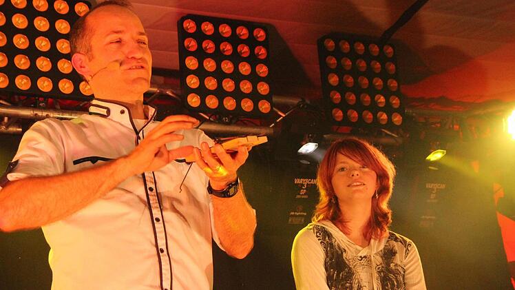 Aktionskünstler Mr. Joy: "Das Auge lässt sich täuschen - das Herz nicht." Foto: Burdack