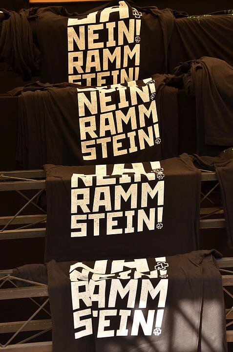 Merch und Bandshirts: Shoppen bei RIP