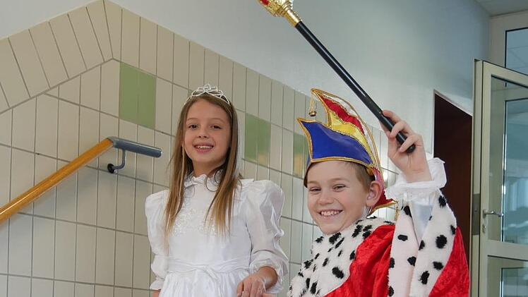 Die kleinen Majestäten Prinz Pascal I. und ihre  Lieblichkeit, Prinzessin Lena I. werden beim 27. Kinderfasching das königliche Zepter schwingen. Foto: Manja von Nida