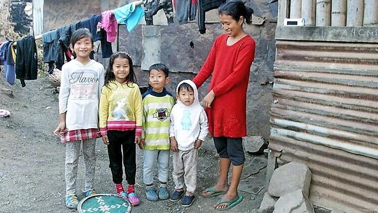 Diese Frau wird mit ihren Kindern nach Fertigstellung in das Sr.-Teresa-Haus einziehen. Foto: privat