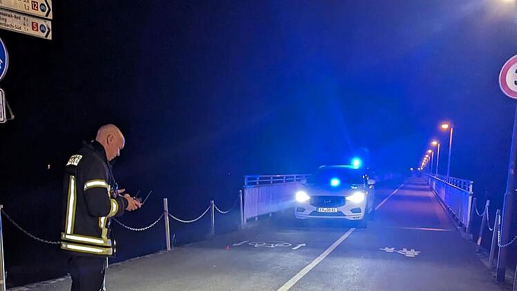 Erlangen: Psychisch kranker 23-Jähriger springt in Fluss bei Flucht vor Polizei
