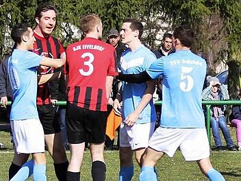 Wie hier auf dem Feld, werden die DJK Effeldorf und der TSV Sulzfeld II in der A-Klasse 4 WÜ weiterhin um den zweiten Platz rangeln. Foto: Krumpholz