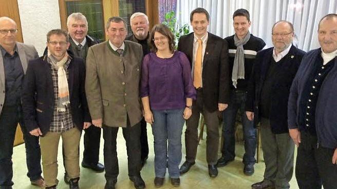 Die Führung der Arbeitsgemeinschaft Bier- und Burgenstraße. Das Bild zeigt (von links): Helmut Völkl (Kassenprüfer), Markus Franz (Schatzmeister), Günter Limmer (Beirat), Erhard Hildner (Vorsitzender), Gerhard Rögner (1. Stellvertretender Vorsitzender), Barbara Hauptmann (Geschäftsführerin), Roland Wolfrum (Beirat), Harald Riedl (Beirat), Frank Persike (Beirat), Hanjörg Bock (Beisitzer). Es fehlen: Stefan Ertl (2. Stellvertretender Vorsitzender), Kerstin Löw (Kassenprüferin), Hans Pietz (Beis...