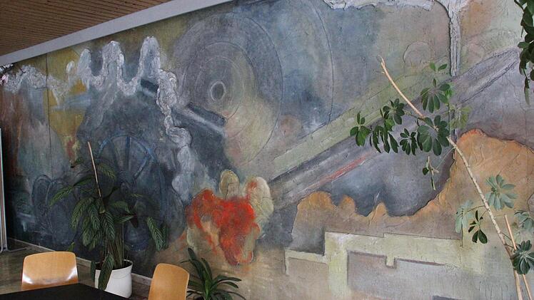 Hubert Webers Kunstwerk in der Pressiger Schule entstand 1964.   Foto: Friedwald Schedel