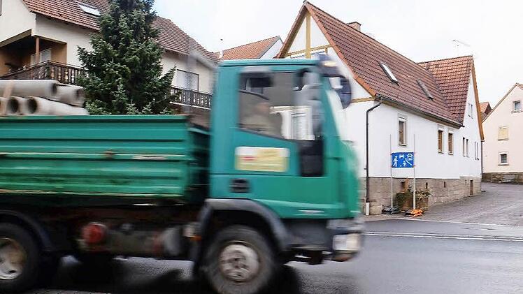 Die Bauleistungen an der Kissinger Straße waren eines der Themen in der Gemeinderatssitzung. Foto: Gerd Schaar