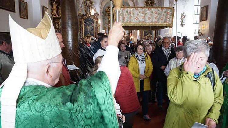 Eindruck von der Feierlichkeit zur Schließung der Heiligen Pforte.  Foto: Marion Eckert