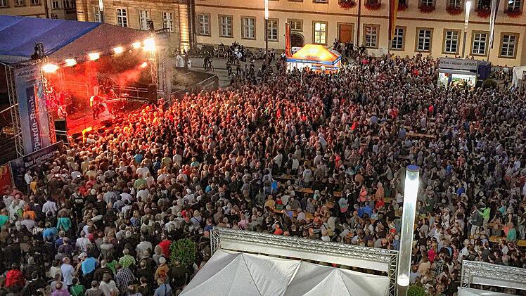 Abschlusskonzert "Ten Years After" beim Tucher Blues- & Jazzfestival auf dem Maxplatz in Bamberg Foto: Stadtmarketing Bamberg