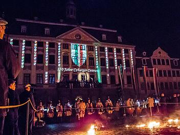 Coburger im Zeichen des 150. CC-Pfingstkongresses: nächtliche Feierstunde auf dem Marktplatz.Foto: Jochen Berger
