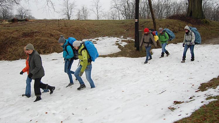 Auch durch Schnee mussten die Pilger aus Coburg ab und zu stapfen.