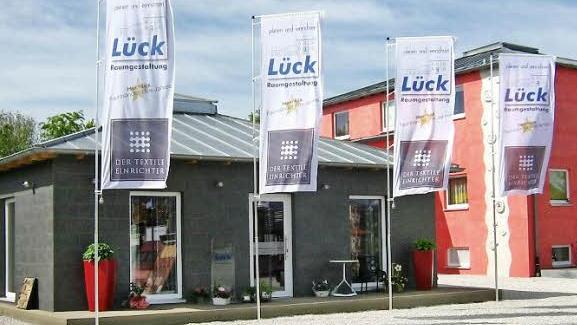 Schon von weitem ist das schmucke Firmengelände in Prichsenstadt zu sehen.