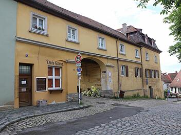 Auch am Dienstag fehlte jede Spur des Täters, der am Montag den Laden am Michelsberg überfallen hatte. Foto: Barbara Herbst