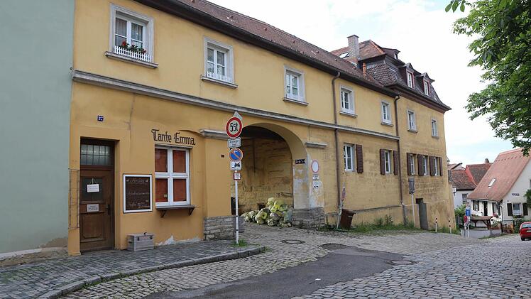 Auch am Dienstag fehlte jede Spur des Täters, der am Montag den Laden am Michelsberg überfallen hatte. Foto: Barbara Herbst