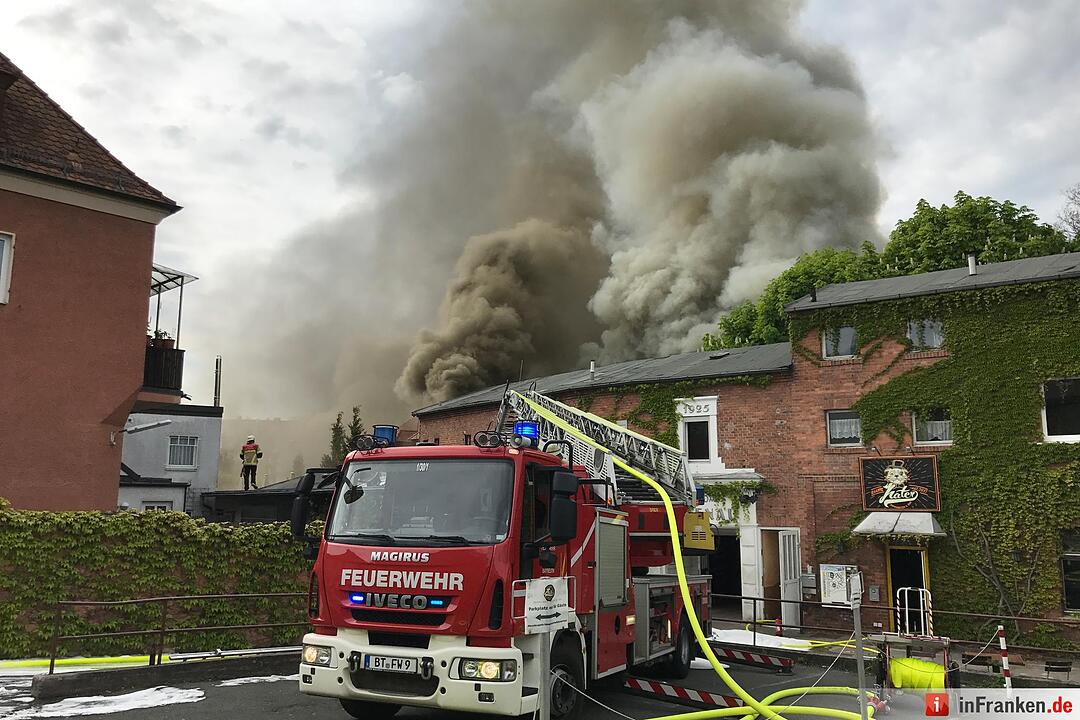 Bayreuther Disco “Rosenau“ brennt – Stadt löst Katastrophenalarm aus