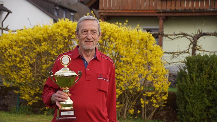 Der deutsche Meister im Schafkopf: Michael Karg aus Oberschleichach  Sabine Weinbeer