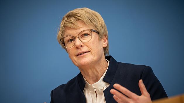 Haushaltssperre: Wirtschaftsweise Grimm schl&auml;gt Sparma&szlig;nahmen bei der Rente vor