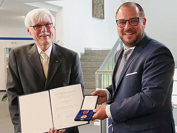 Landkreis Coburg: 71-j&auml;hriger Spendensammler mit Verdienstmedaille ausgezeichnet - "werde weiter aktiv sein"