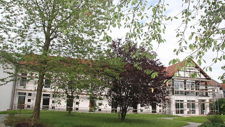 Im Zuge des Umbaus ist auch das Gelände rund um das Seniorenheim neu gestaltet worden. Foto: Sonja Adam