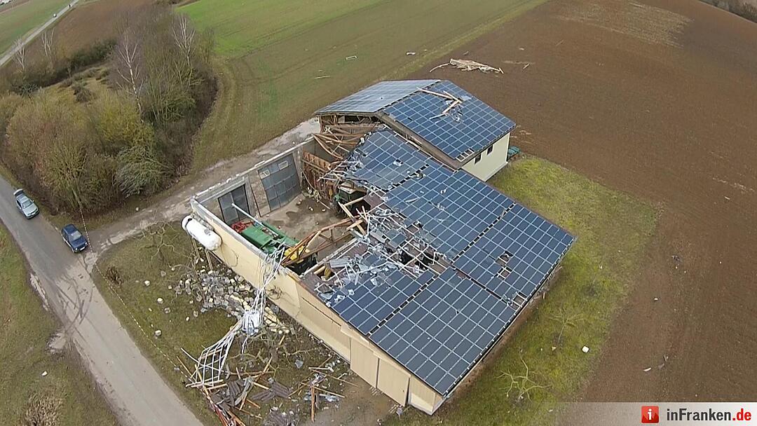 Katastrophenfall nach Tornado ausgerufen - Rund 53 Häuser in Kürnach teils schwer beschädigt