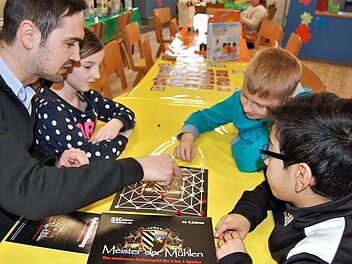 Spiele-Entwickler Josef König (37) aus Werneck stellt sein Spiel "Meister der Mühlen" vor. Sigismund von Dobschütz