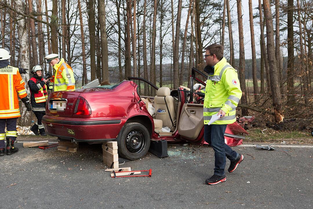 Toedlicher Verkehrsunfall bei Seukendorf