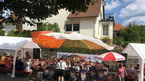 Die Blaskapelle Oberbach sorgte beim Lindenfest für musikalische Unterhaltung. Foto: Ralf Gundelach
