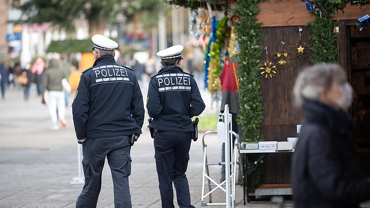 Corona-Maskenkontrollen durch die Polizei