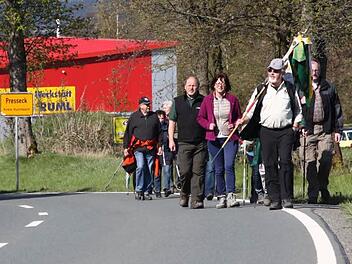 Noch 100 Meter vom Ortsende Presseck bis zum Gelände des TSV. Foto: Klaus Klaschka