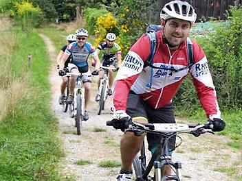 Steile Anstiege und rasante Abfahrten gab es beim Rad-Vierer in Kothen. Foto: Petra Heurich