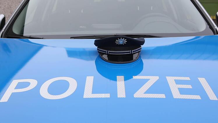 Mit Metallkugeln hat ein Unbekannter einen Spielplatz in der Hüttenfeldstraße beschossen. Die Polizei sucht dringend nach Zeugen. Symbolfoto: RiegerPress