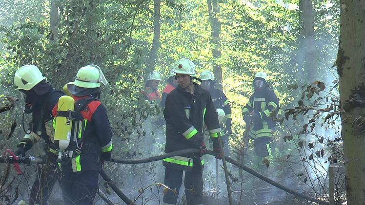 130 Einsatzkräfte bekämpften den Waldbrand bei Ebern.C. Licha