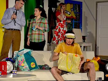 Das Stück "Lügen haben junge Beine" wird auf der Freilichtbühne des Theaters Maßbach aufgeführt.