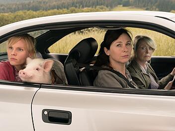 Die "Highspeed Girls" gemeinsam mit Schweinchen Paul auf Achse, von links: Rosalie Thomass, Bettina Mittendorfer und Gisela Schneeberger.