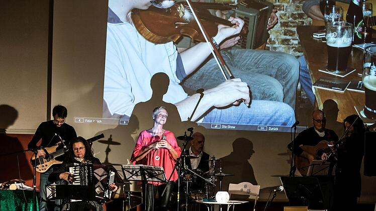 Wiederhören nach vier Jahren: Impressionen vom Coburg-Gastspiel der Band "Solid Ground".Foto: Jochen Berger