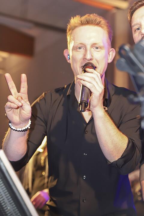 Es wurde in das Jahr 2025 gefeiert.